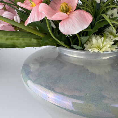 Vase en céramique vintage Gris irisé années 80 Art Déco Neo Reval Shell Blanc Iridescent Pearl Shine Flower Vase 80s 80s 1980 Nacre