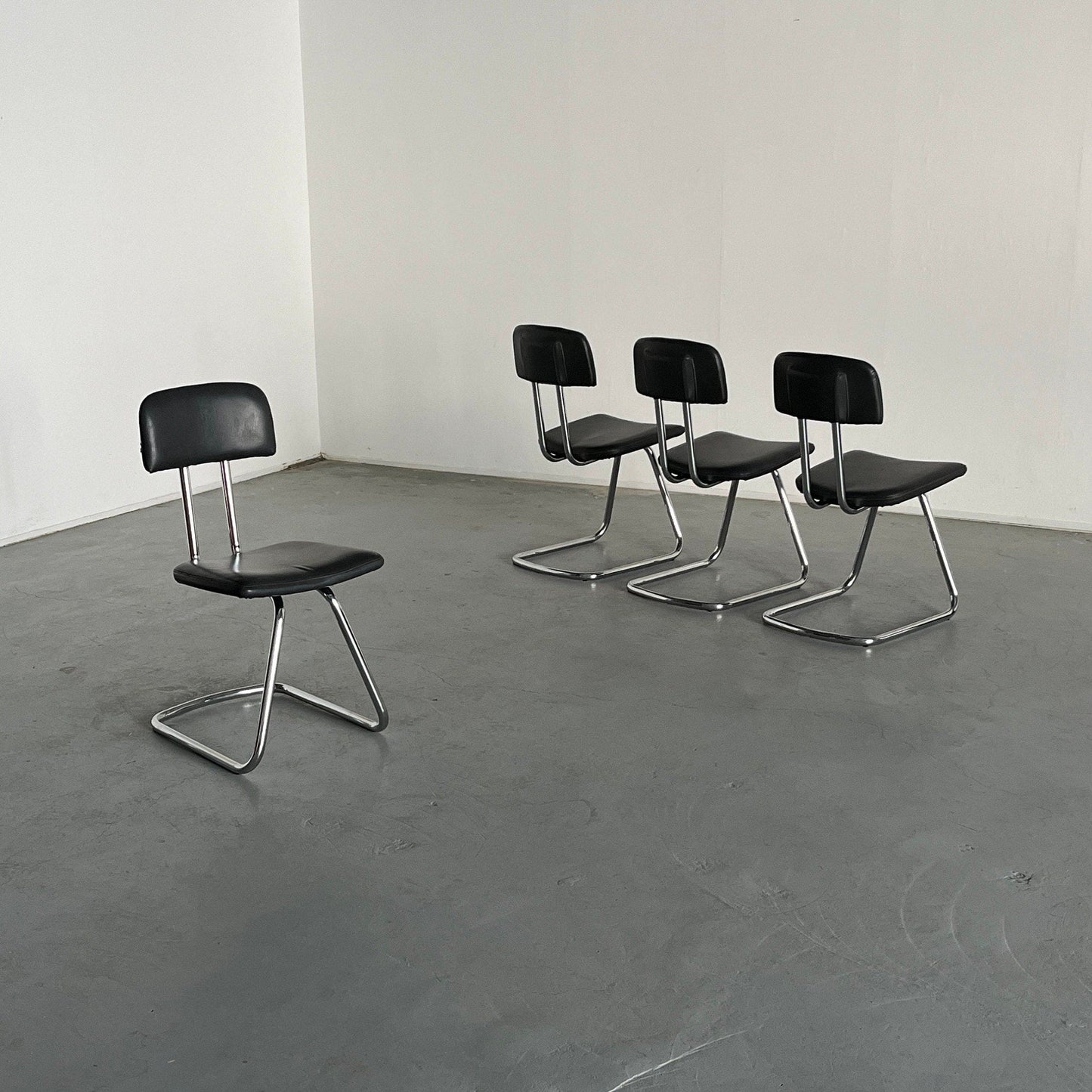 Set of 4 Bauhaus Design Chromed Metal Dining Chairs, 1980s Italy Vintage