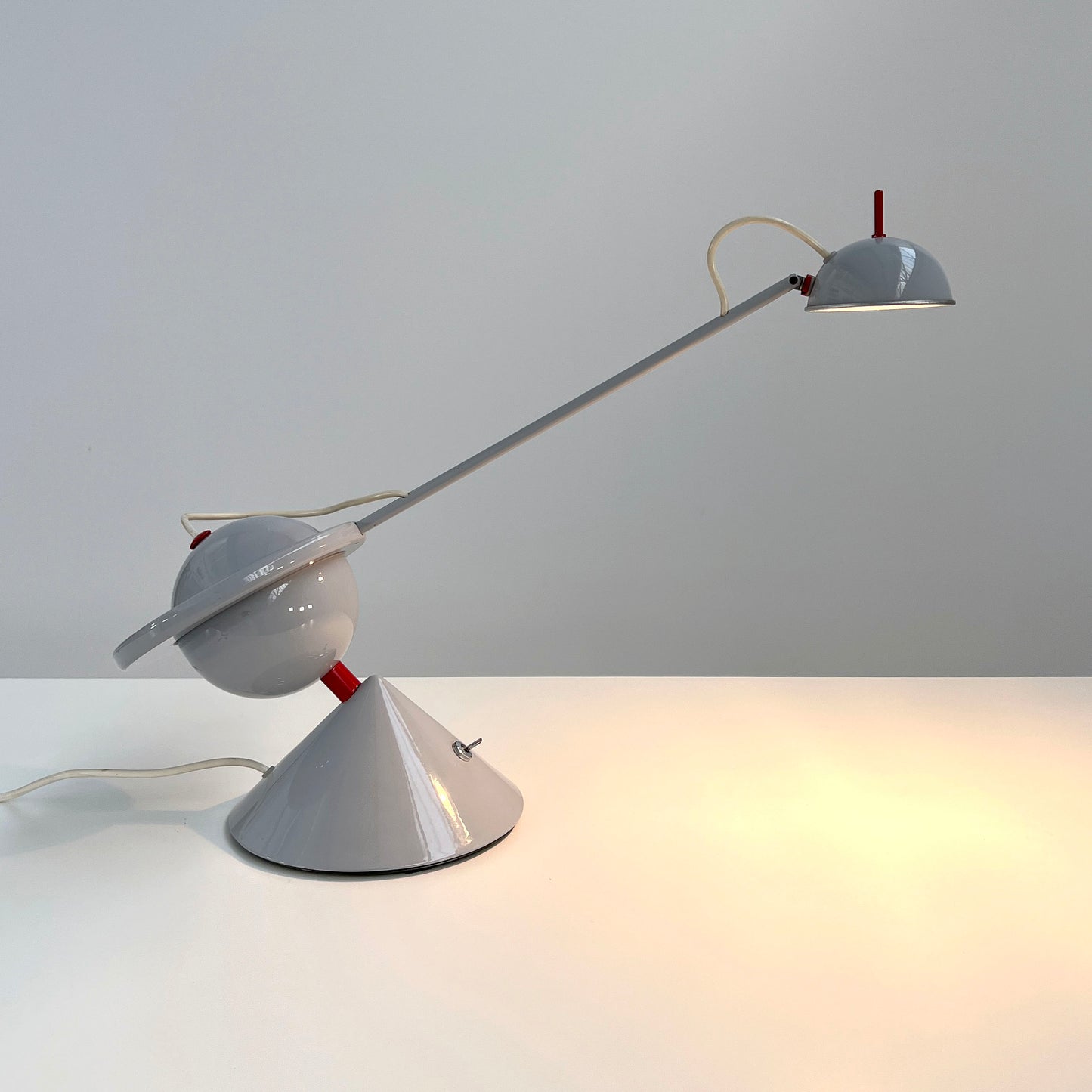 Memphis style table lamp with counterweight, 1980s vintage