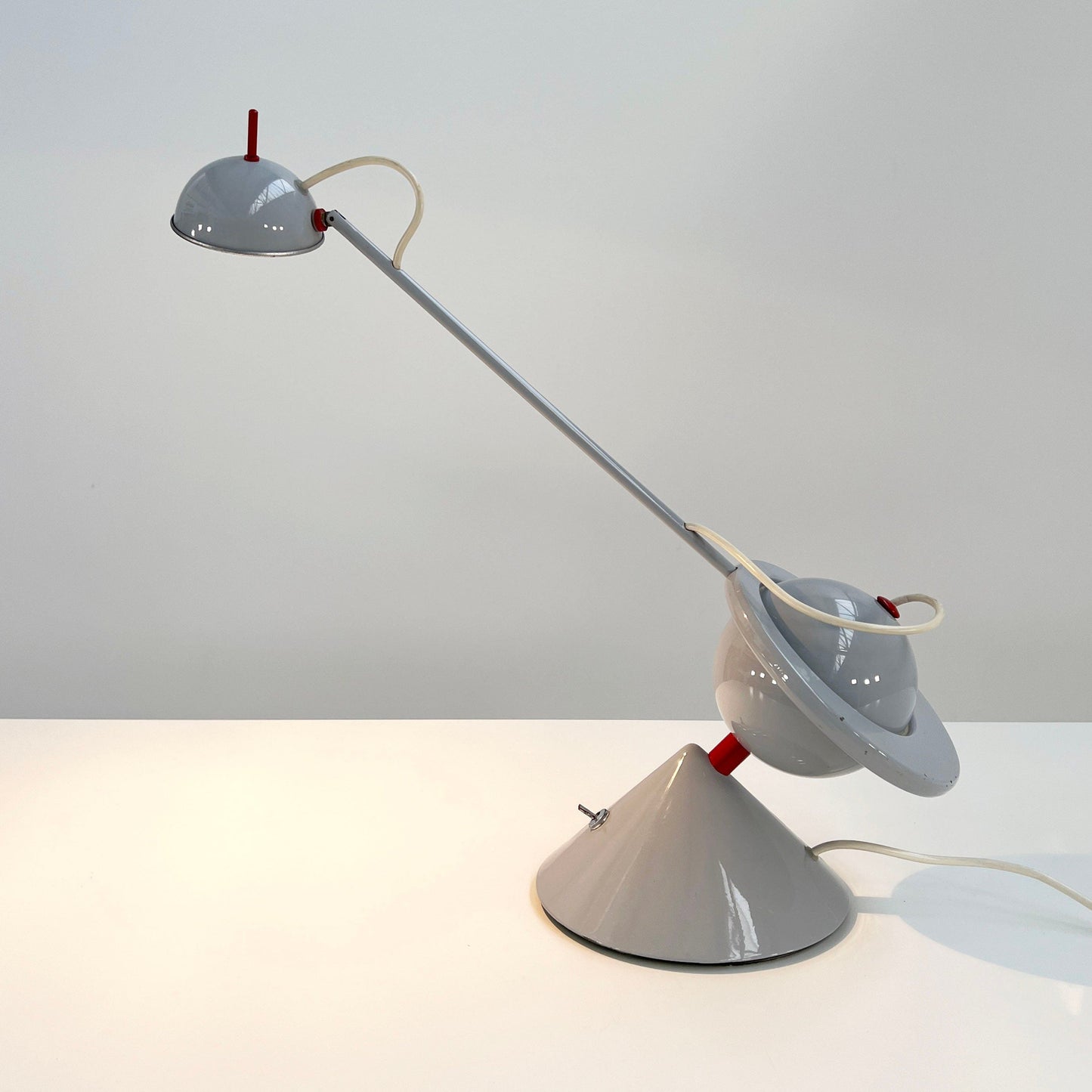 Memphis style table lamp with counterweight, 1980s vintage