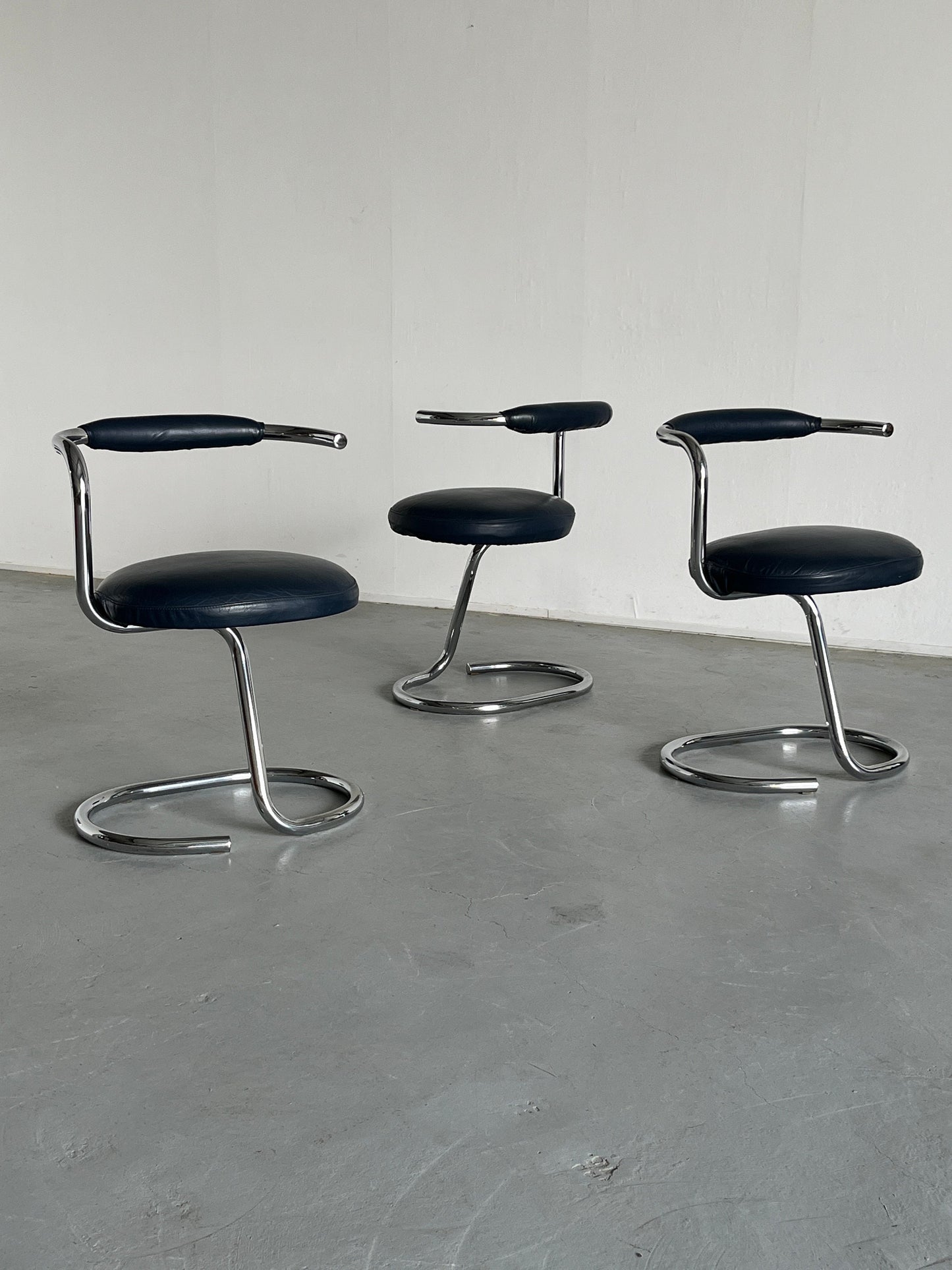 Set of 4 'Cobra' chairs by Giotto Stoppino in dark blue imitation leather, 1970s Italy Vintage