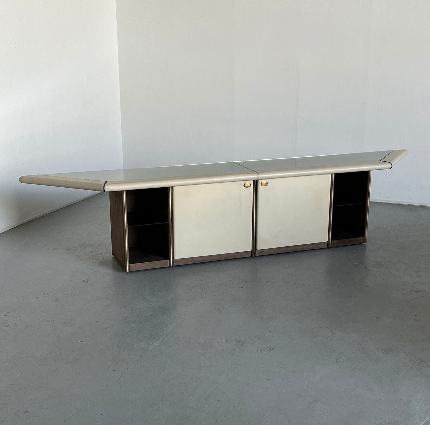 Grande console postmoderne « Bogo » en daim et verre cristal, par Carlo Bartoli pour Rossi di Albizzate, Italie Vintage 1970