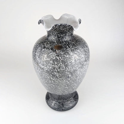 Vase en verre italien des années 1980 Verre de lait gris moucheté Tortue blanche Tartaruga Cheetah Fleurs de Murano années 80 70 années 1970