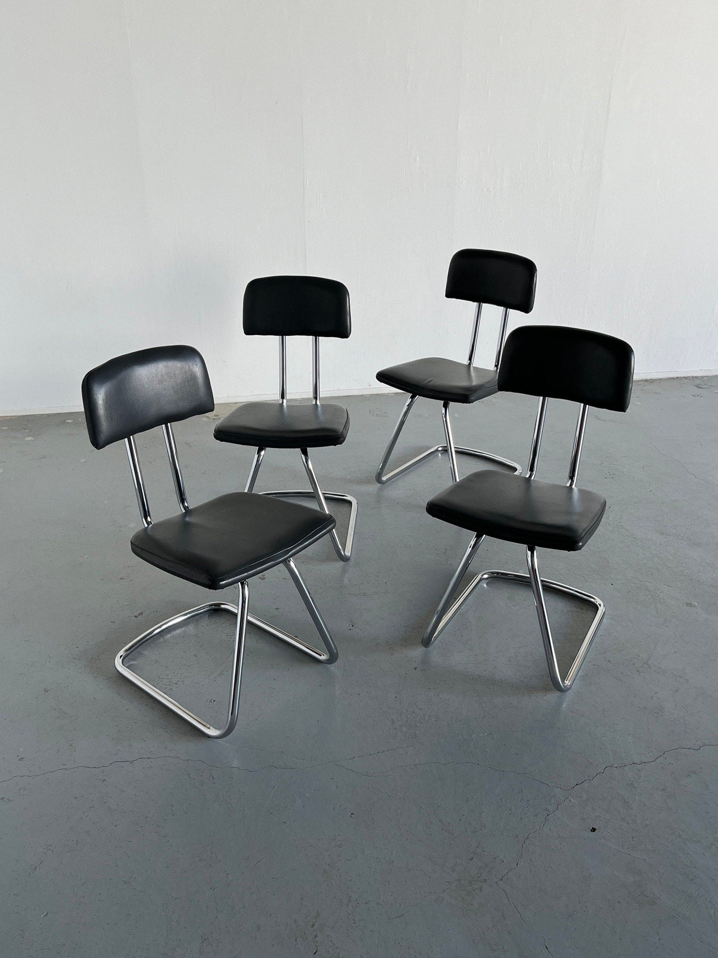 Set of 4 Bauhaus Design Chromed Metal Dining Chairs, 1980s Italy Vintage