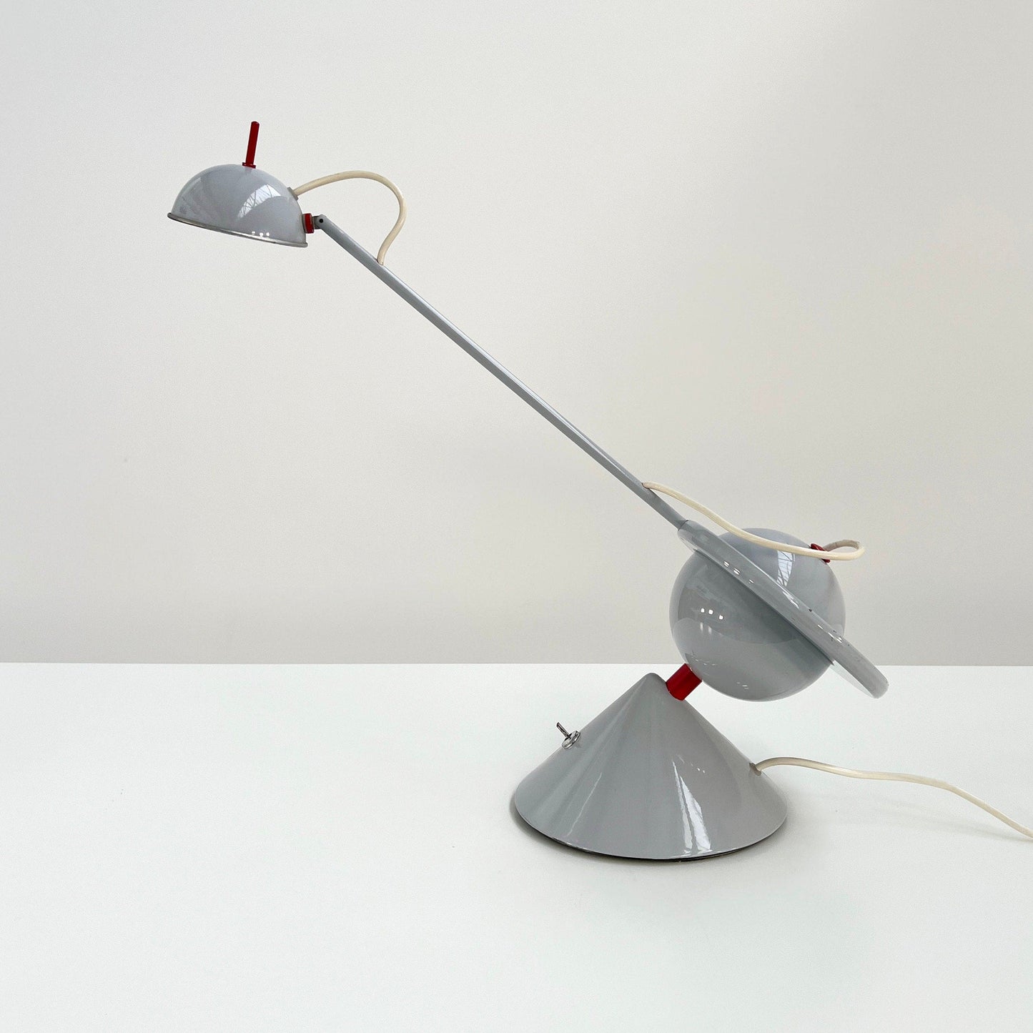 Memphis style table lamp with counterweight, 1980s vintage