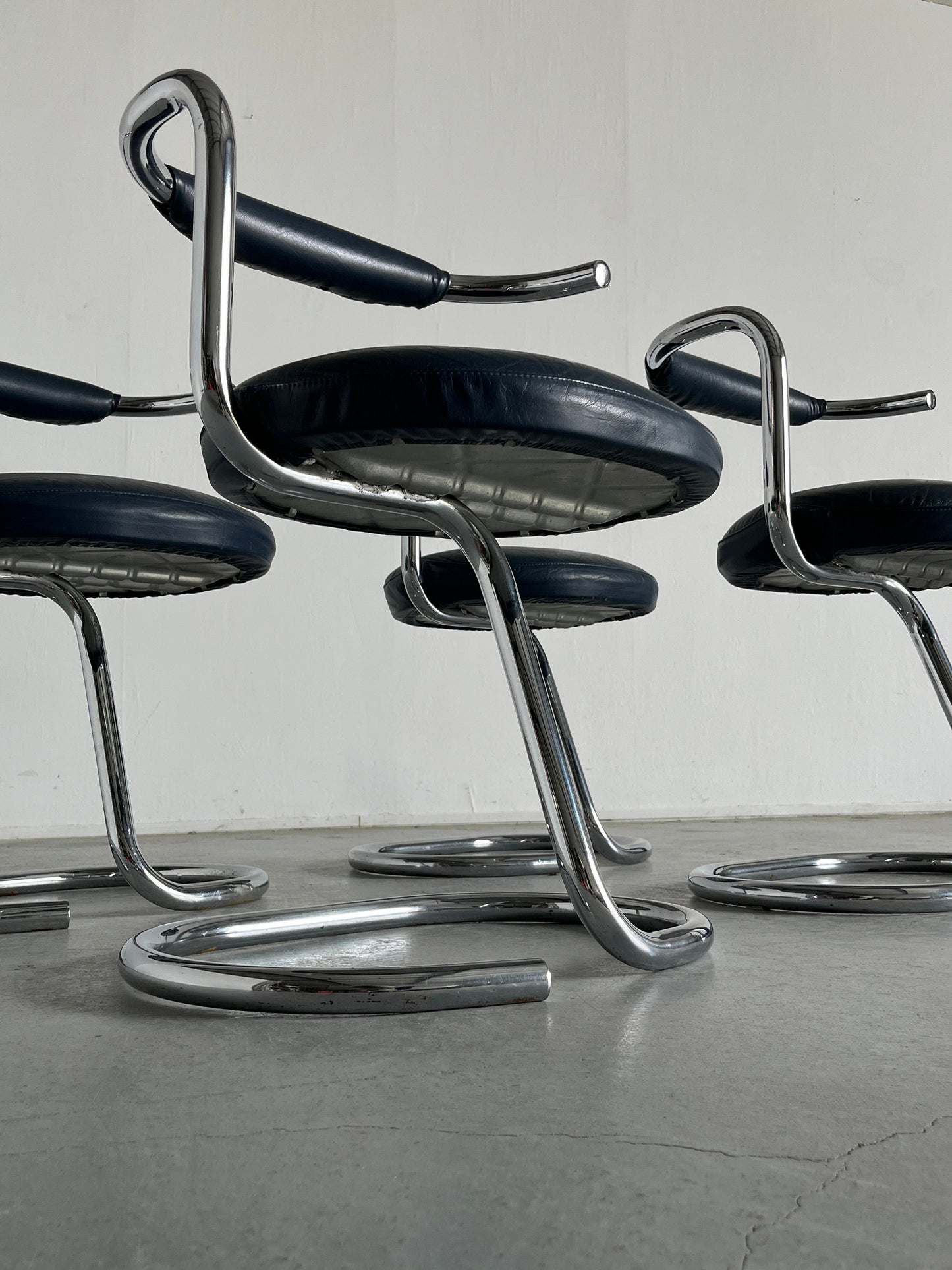 Set of 4 'Cobra' chairs by Giotto Stoppino in dark blue imitation leather, 1970s Italy Vintage