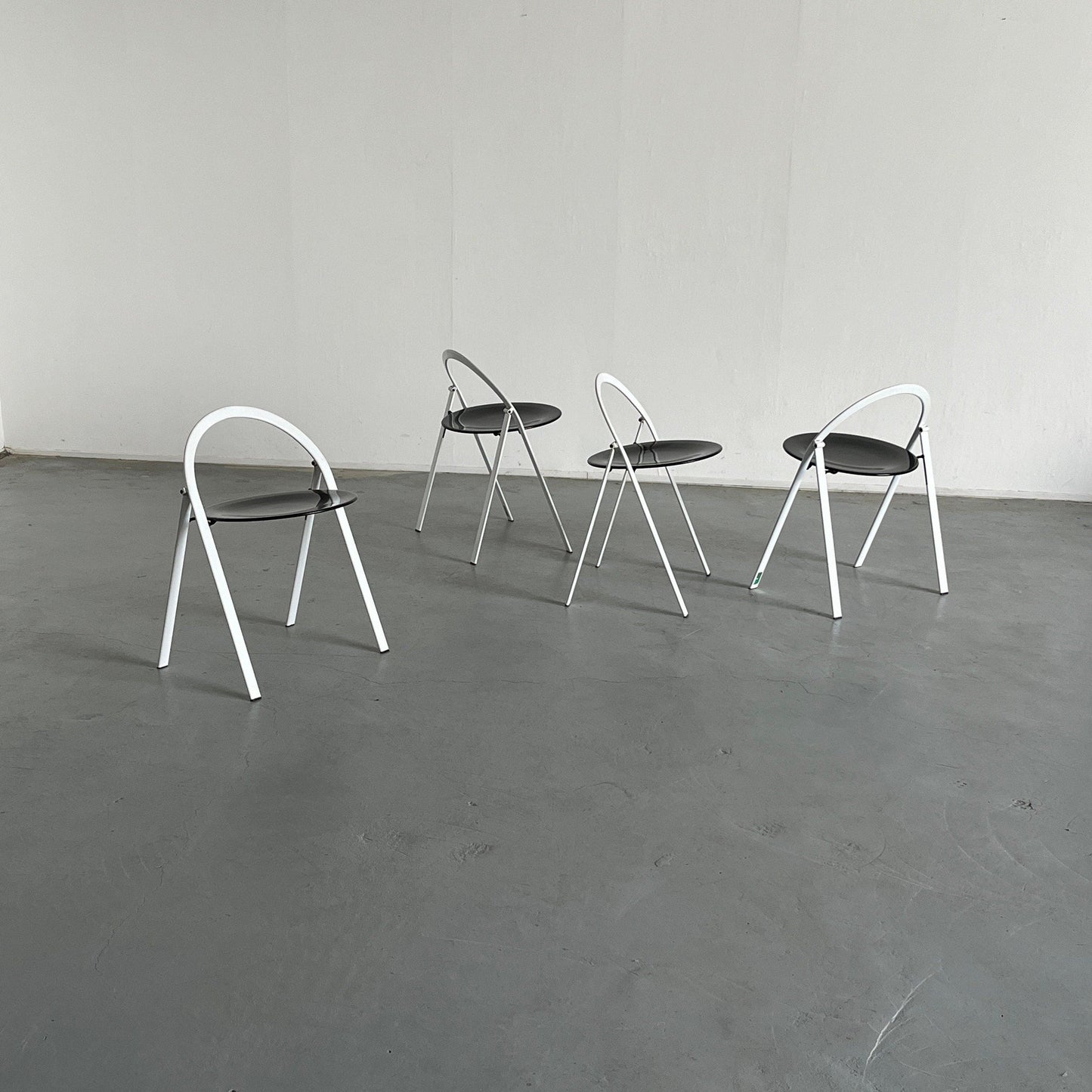 Set of 4 postmodern sculptural folding chairs by Giorgio Cattelan for Cidue, lacquered metal, Italy 1970s vintage