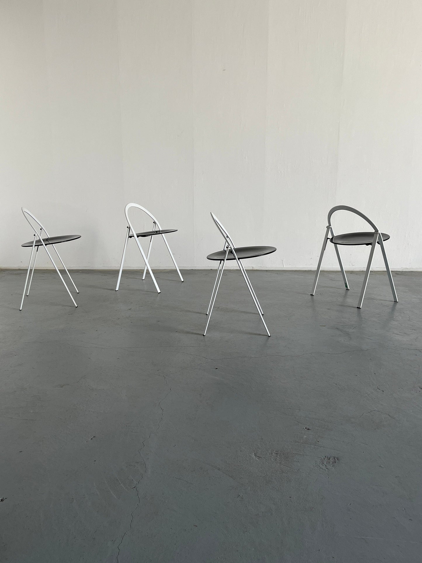 Ensemble de 4 chaises pliantes sculpturales postmodernes de Giorgio Cattelan pour Cidue, métal peint, Italie vintage années 1970