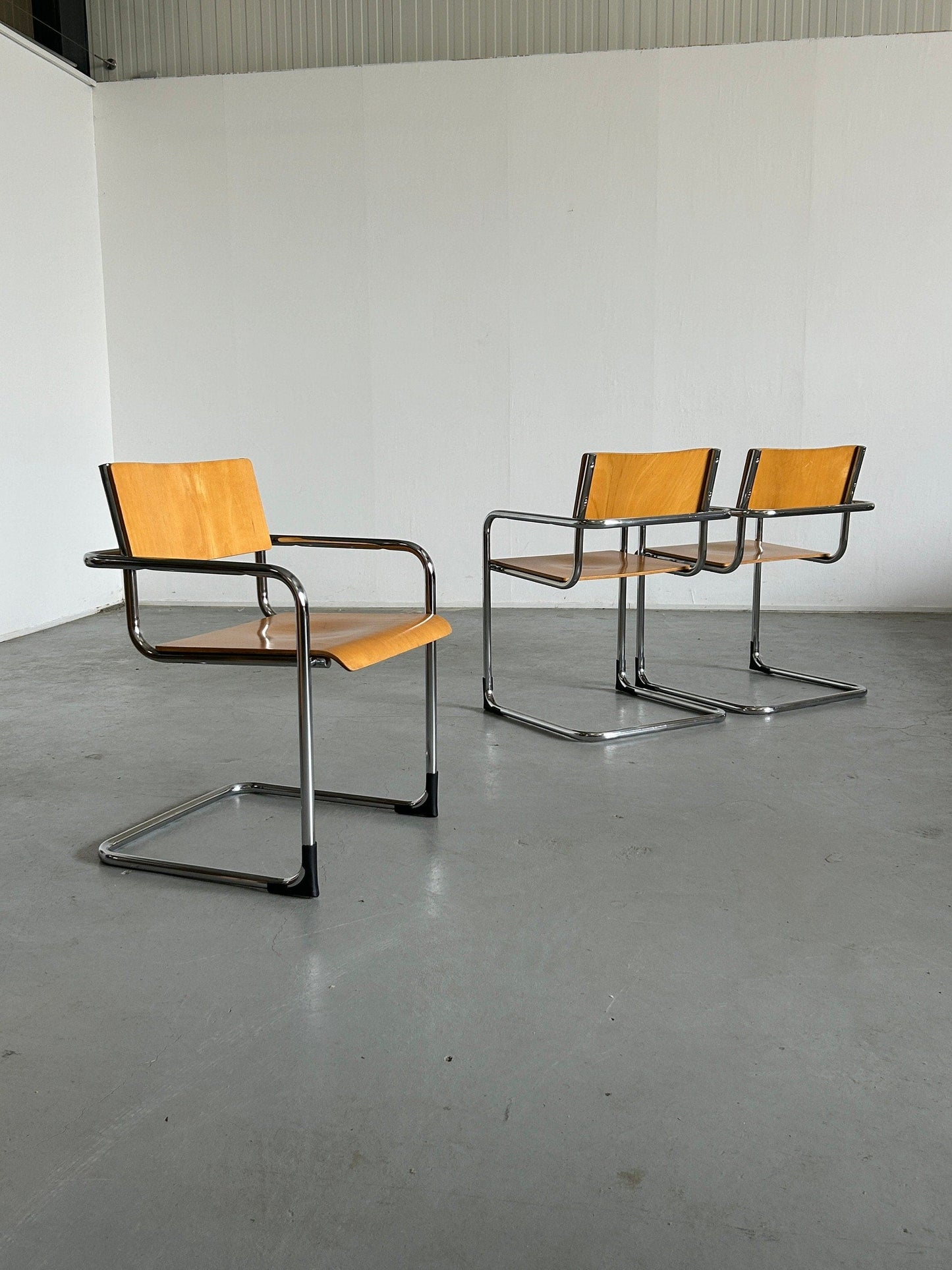 1 sur 3 Fauteuils Modernistes Italiens en Acier Tubulaire et Contreplaqué Courbé de Plurima Italie, Vintage des années 1970