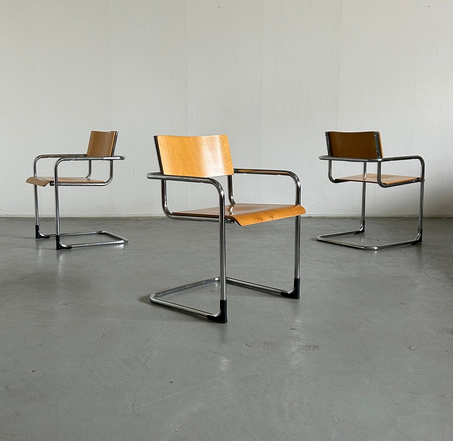 1 sur 3 Fauteuils Modernistes Italiens en Acier Tubulaire et Contreplaqué Courbé de Plurima Italie, Vintage des années 1970