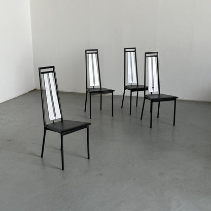 Ensemble de 4 chaises de salle à manger brutalistes postmodernes à haut dossier en métal noir, simili cuir et bois, Italie vintage années 1980