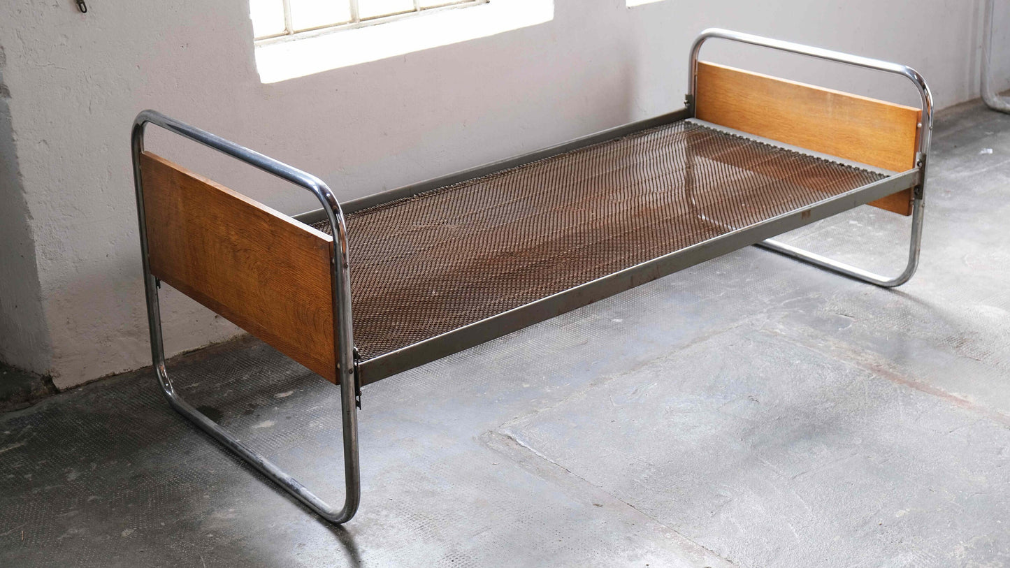 Bauhaus bed made of chrome-plated steel tubes (#1 of 2) Vintage