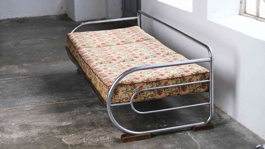 Bauhaus Sofa mit gemusterten Polsterauflagen Vintage