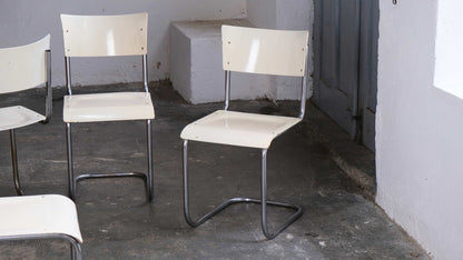 Ensemble de quatre chaises cantilever Bauhaus par Mart Stam, S 43 peintes en blanc vintage