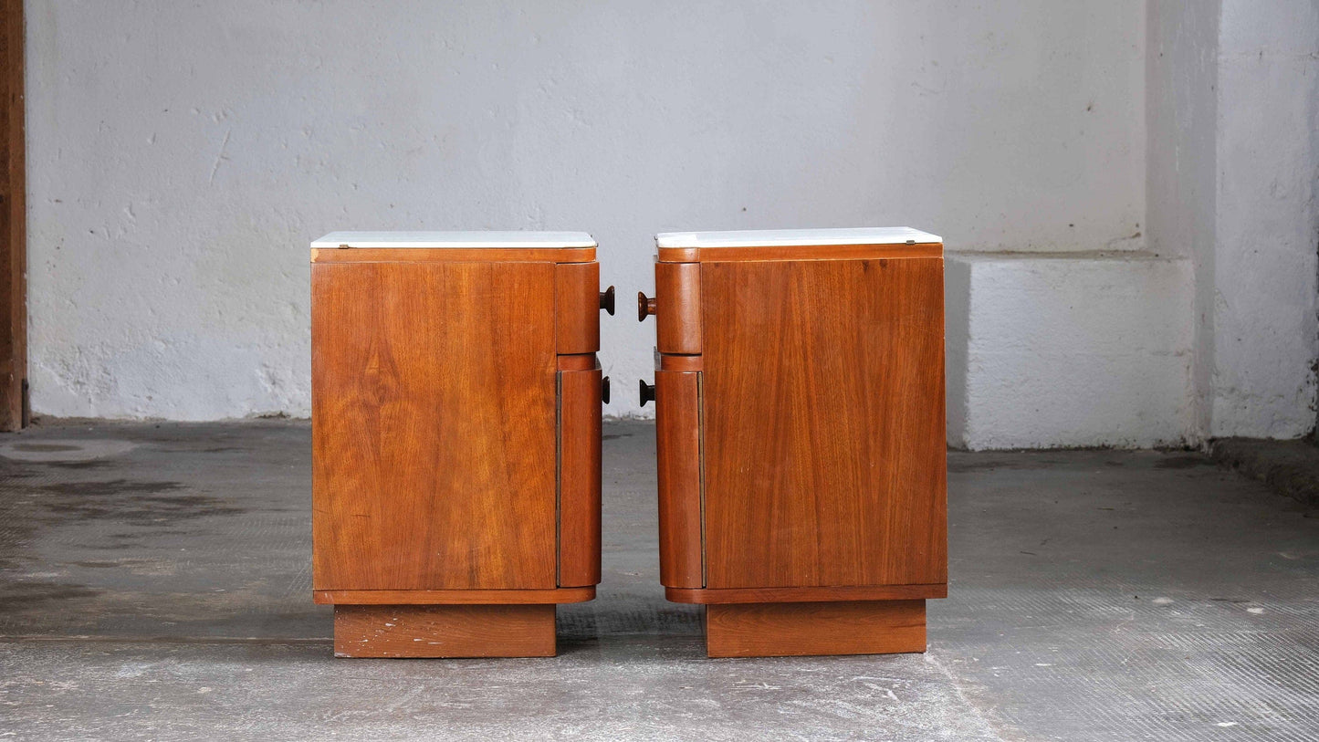 Tables de chevet du milieu du siècle avec plateaux en verre blanc vintage