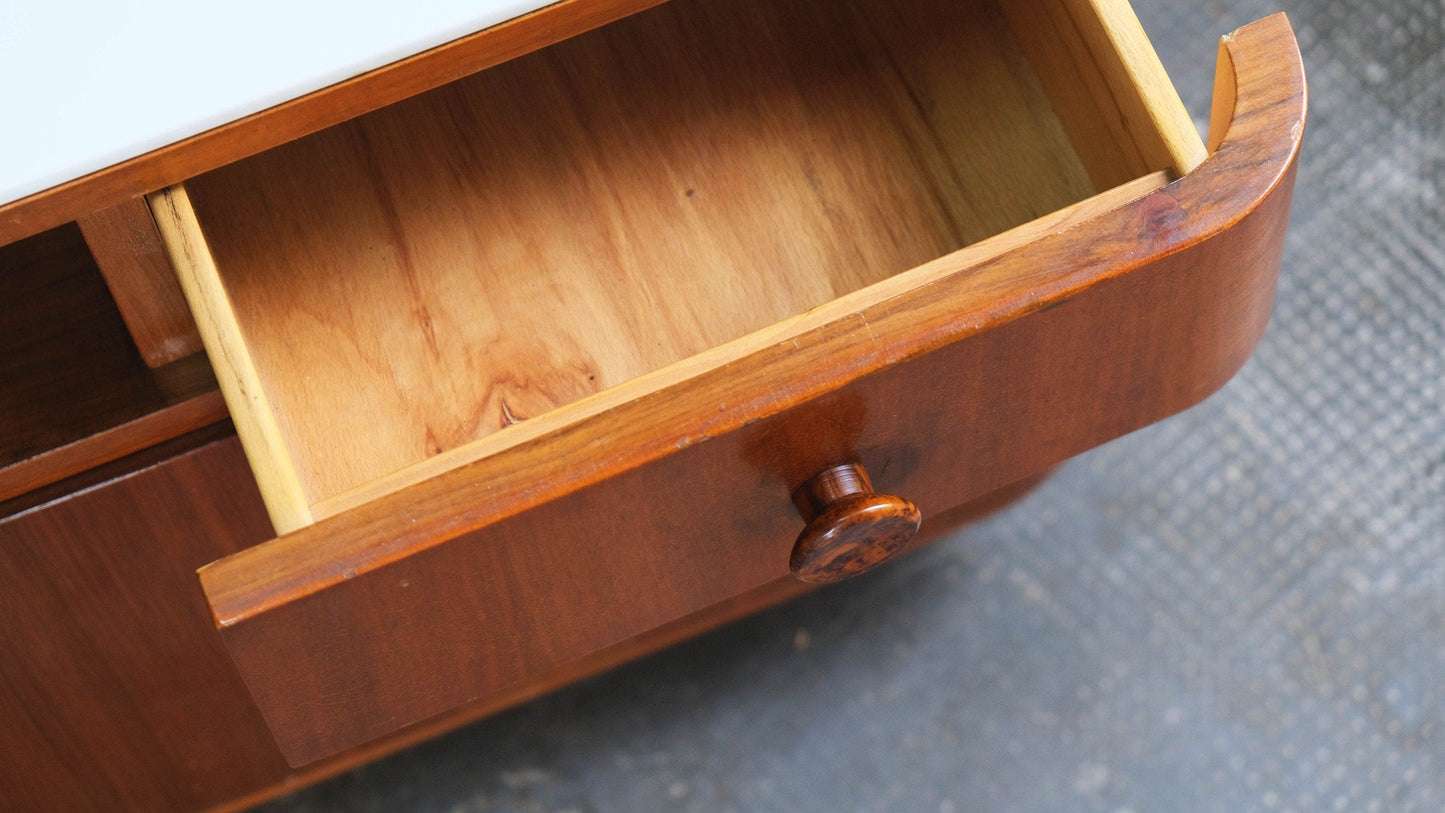 Tables de chevet du milieu du siècle avec plateaux en verre blanc vintage