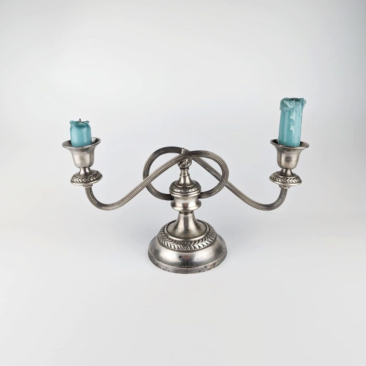 Ensemble de 3 bougeoirs bougies anglaises chandeliers courbés tourbillon métal plaqué argent vintage