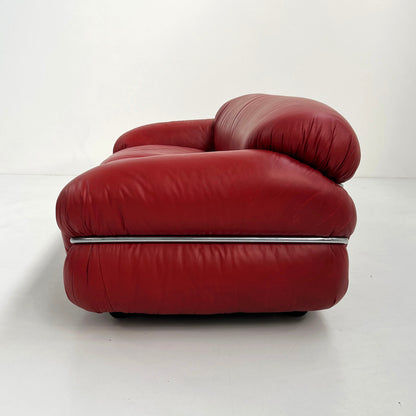 Red leather sofa Sesann 2-seater by Gianfranco Frattini for Cassina, 1970s vintage