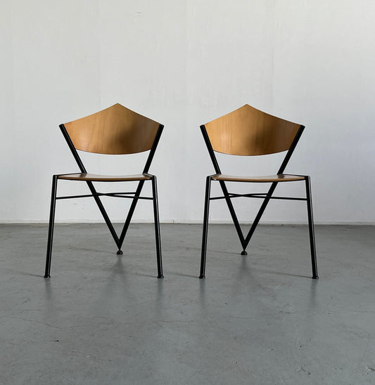 Set von 2 Postmodernen Metall Rahmen Sperrholz Stühle, Skulptural Memphis Milano Geometrisches Design, 1980er Italien