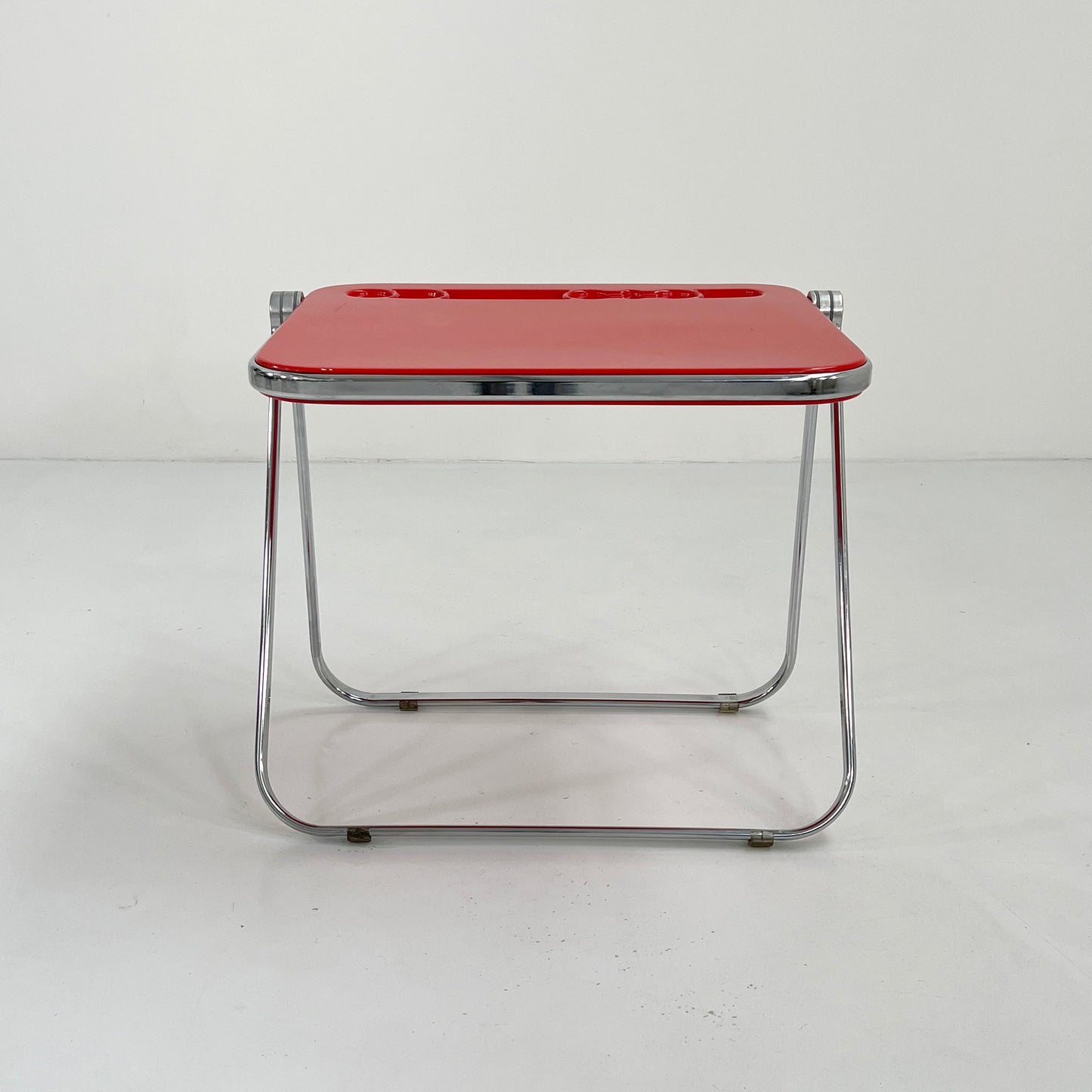 Red Platone folding table by Giancarlo Piretti for Anonima Castelli, 1970s vintage