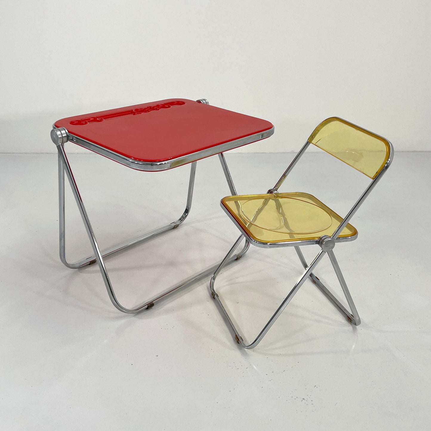 Roter Platone Klapptisch von Giancarlo Piretti für Anonima Castelli, 1970er Vintage