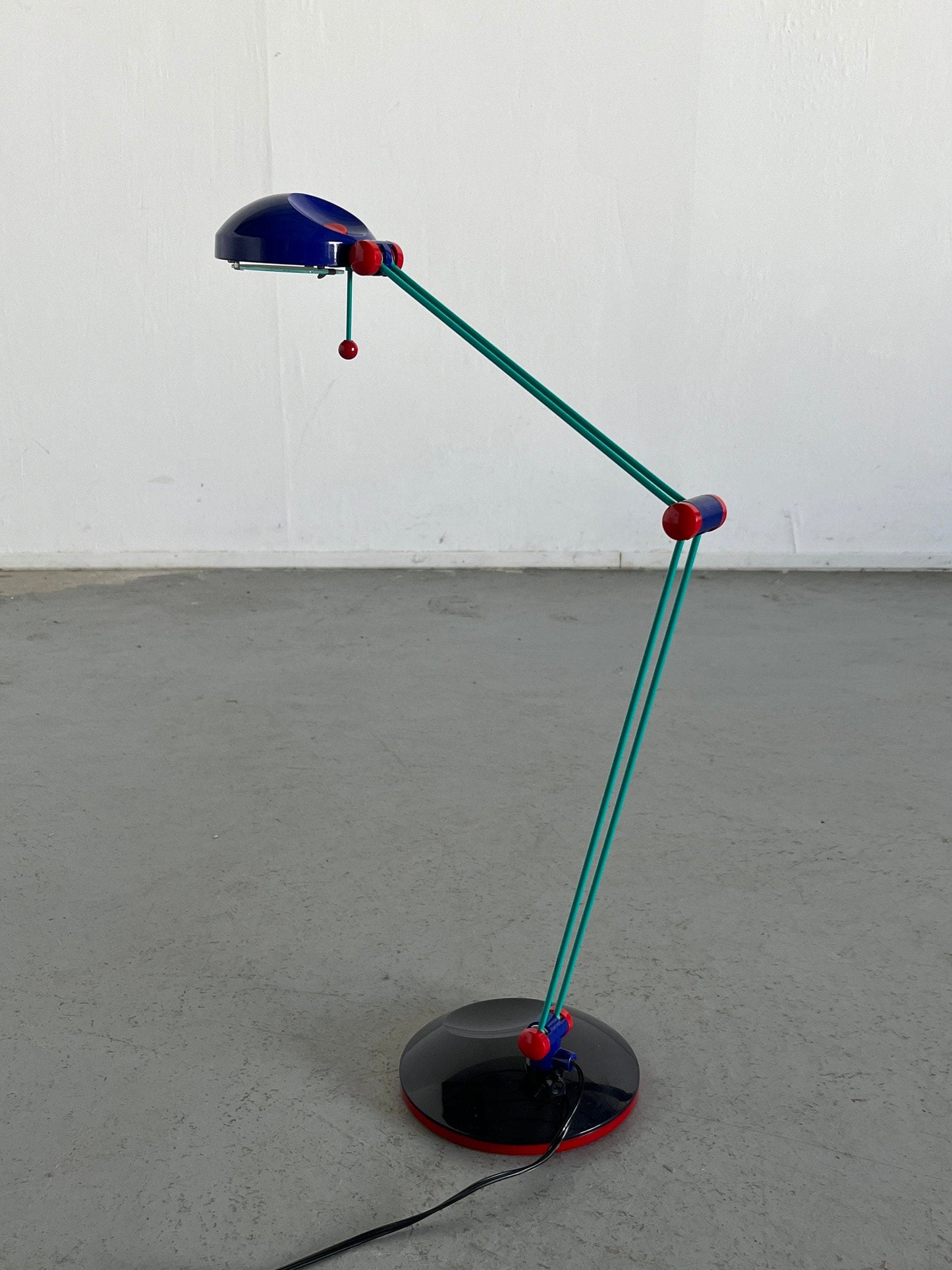 Postmodern adjustable table lamp by Vrieland, Memphis style, colorful plastic and metal, Netherlands 1980s vintage