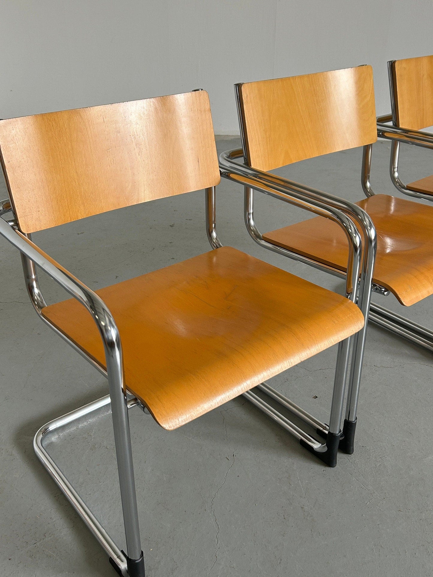 1 sur 3 Fauteuils Modernistes Italiens en Acier Tubulaire et Contreplaqué Courbé de Plurima Italie, Vintage des années 1970