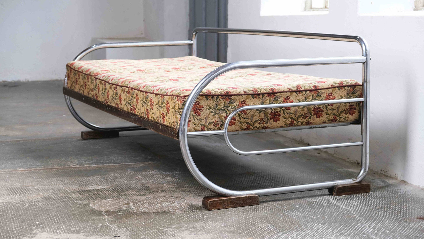 Bauhaus sofa with patterned upholstery Vintage