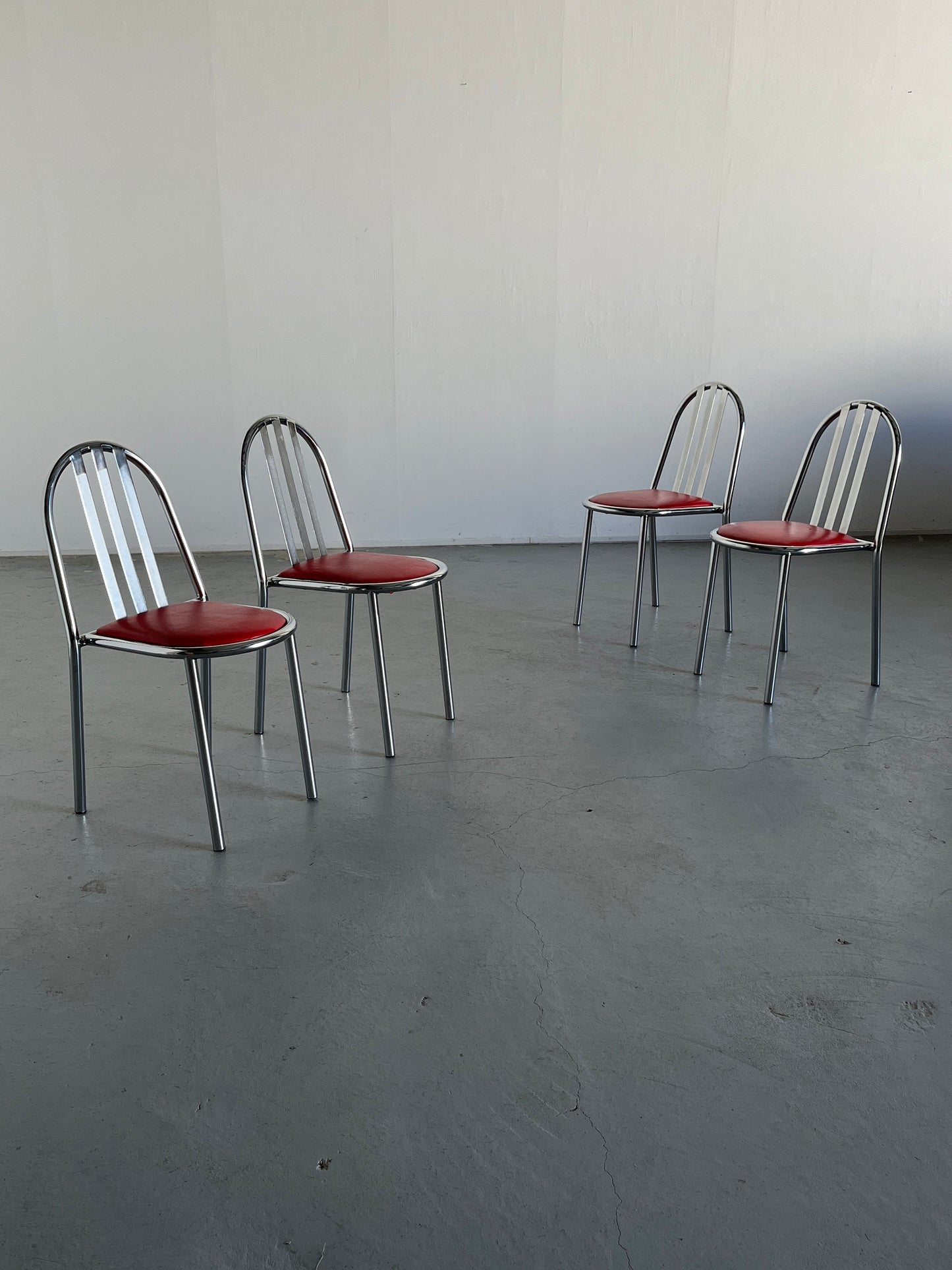 Set of 4 Robert Mallet-Stevens Model No. 222 stacking chairs for Pallucco Italia, Chrome Edition, iconic functionalist design, 1928 Vintage