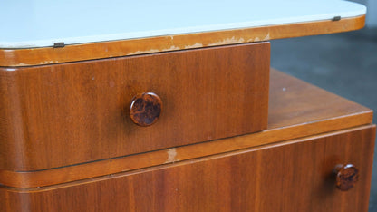 Tables de chevet du milieu du siècle avec plateaux en verre blanc vintage