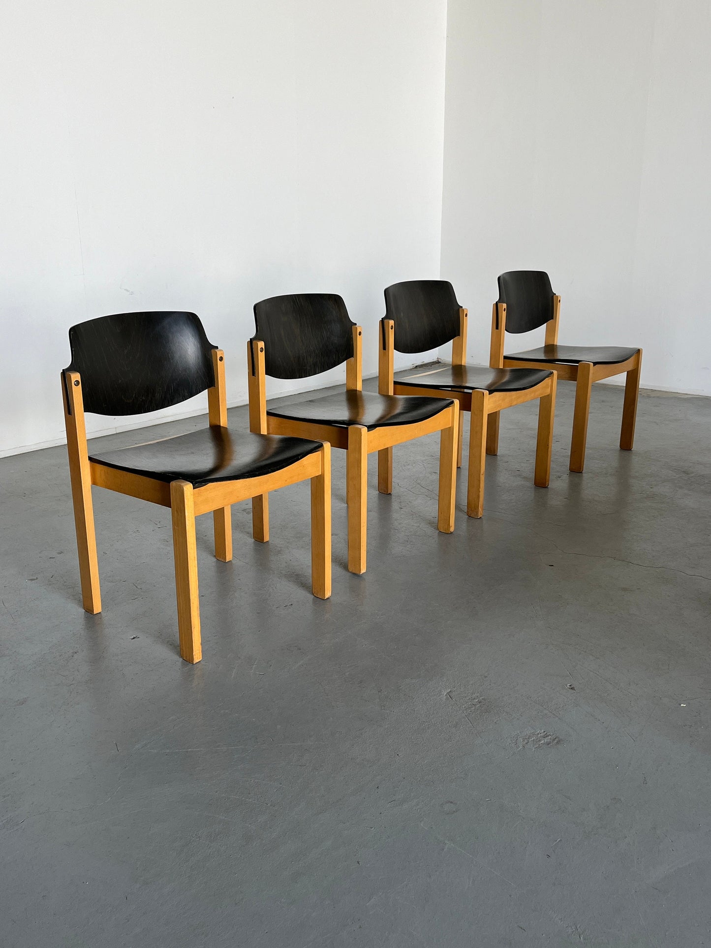 Ensemble de 2 chaises à manger empilables ou chaises visiteurs du milieu du siècle moderne de Kusch+Co, hêtre et contreplaqué teinté, millésime allemand des années 1970