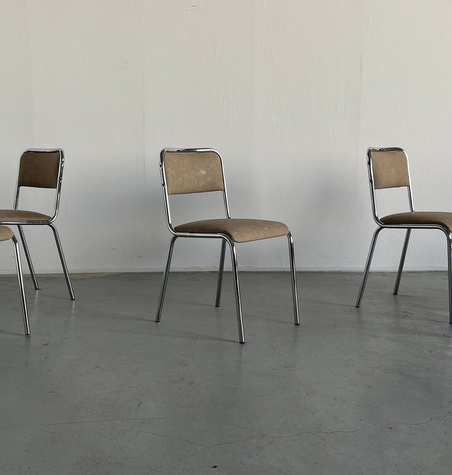 Bauhaus design chrome tubular steel and beige faux leather Italian modernist dining chairs, 1980s vintage