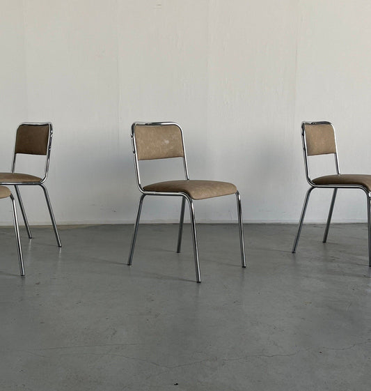 Chaises de salle à manger modernistes italiennes en acier tubulaire chromé et simili cuir beige design Bauhaus, vintage des années 1980