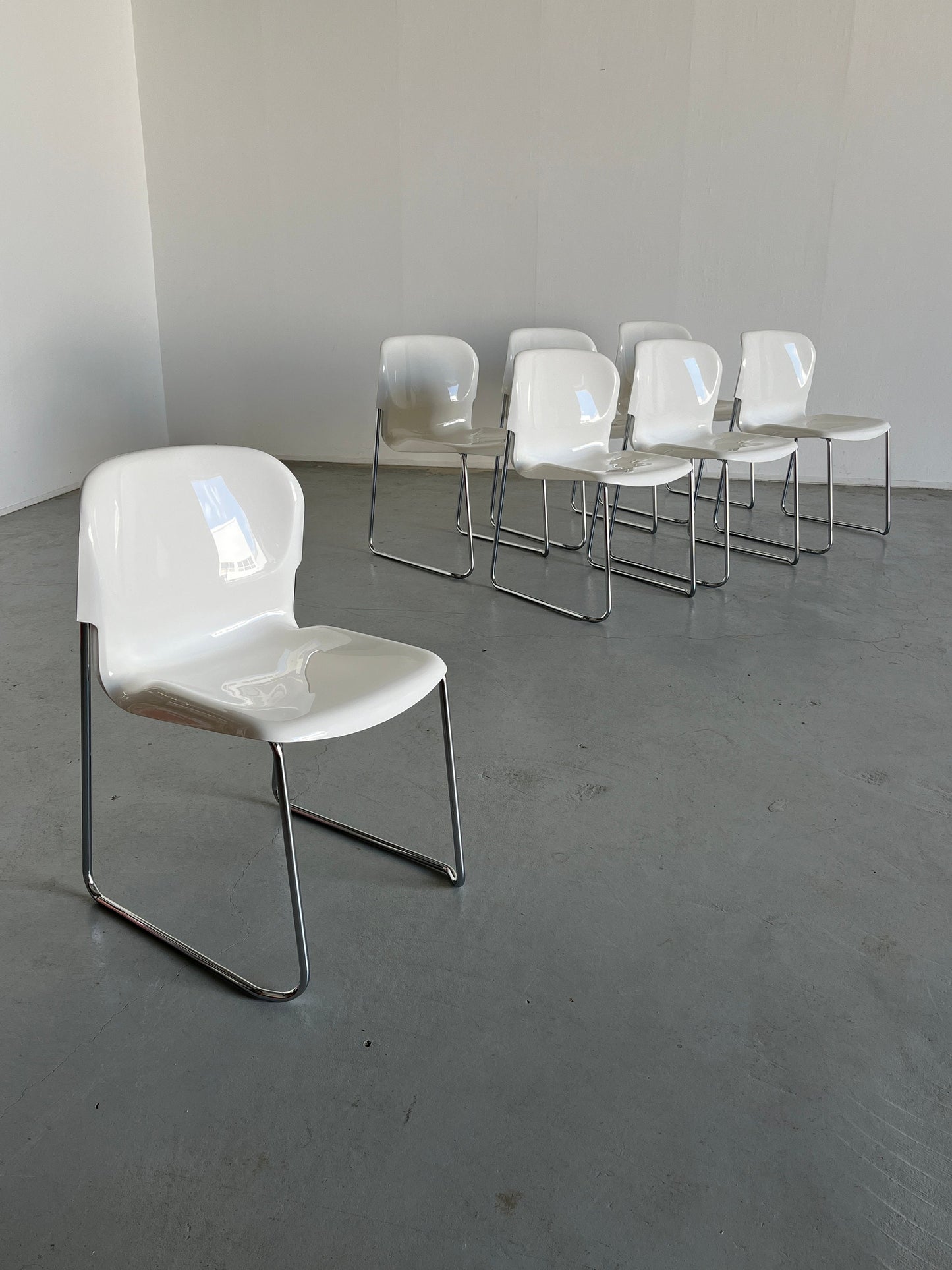 1 of 8 white SM 400 Swing chairs by Gerd Lange for Drabert, 1979 / Retro plastic dining chairs vintage