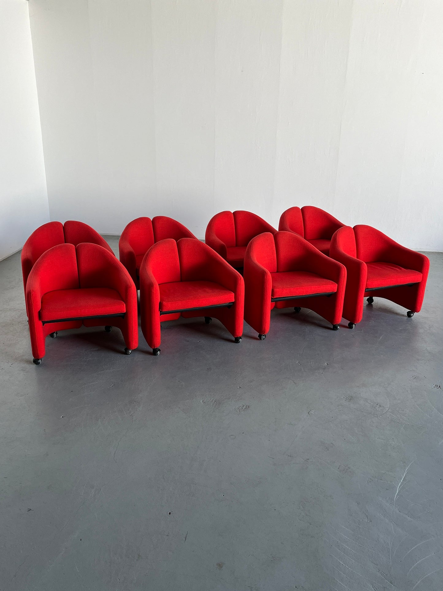 1 des 8 fauteuils « PS142 » d'Eugenio Gerli pour Tecno, tissu rouge, design moderne du milieu du siècle, Italie vintage des années 1960