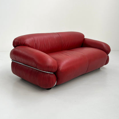 Red leather sofa Sesann 2-seater by Gianfranco Frattini for Cassina, 1970s vintage