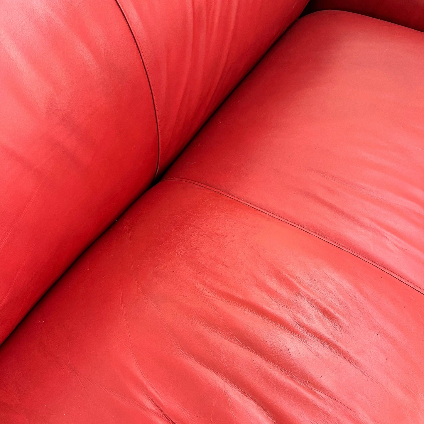 Red leather sofa Sesann 2-seater by Gianfranco Frattini for Cassina, 1970s vintage