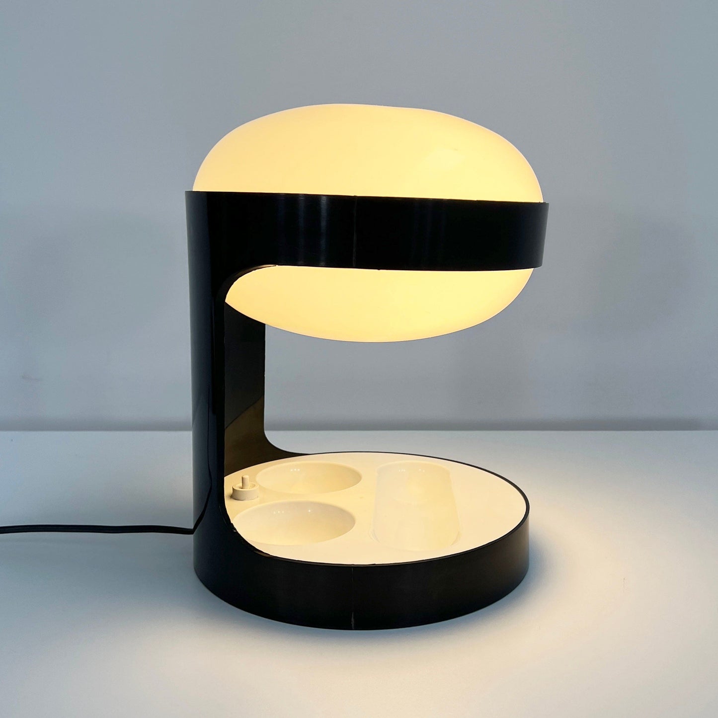 Lampe de table noire KD29 par Joe Colombo pour Kartell, vintage 1960