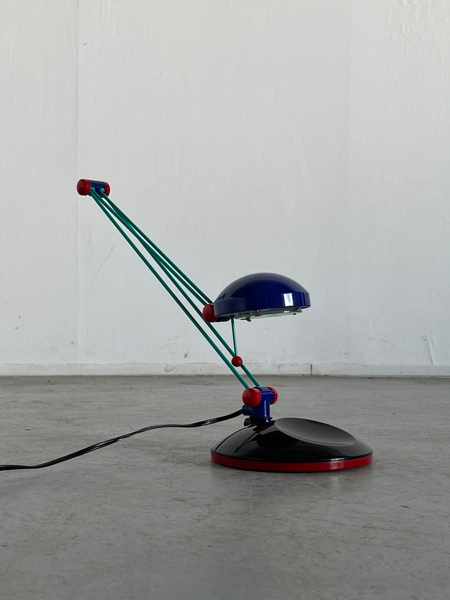 Postmodern adjustable table lamp by Vrieland, Memphis style, colorful plastic and metal, Netherlands 1980s vintage