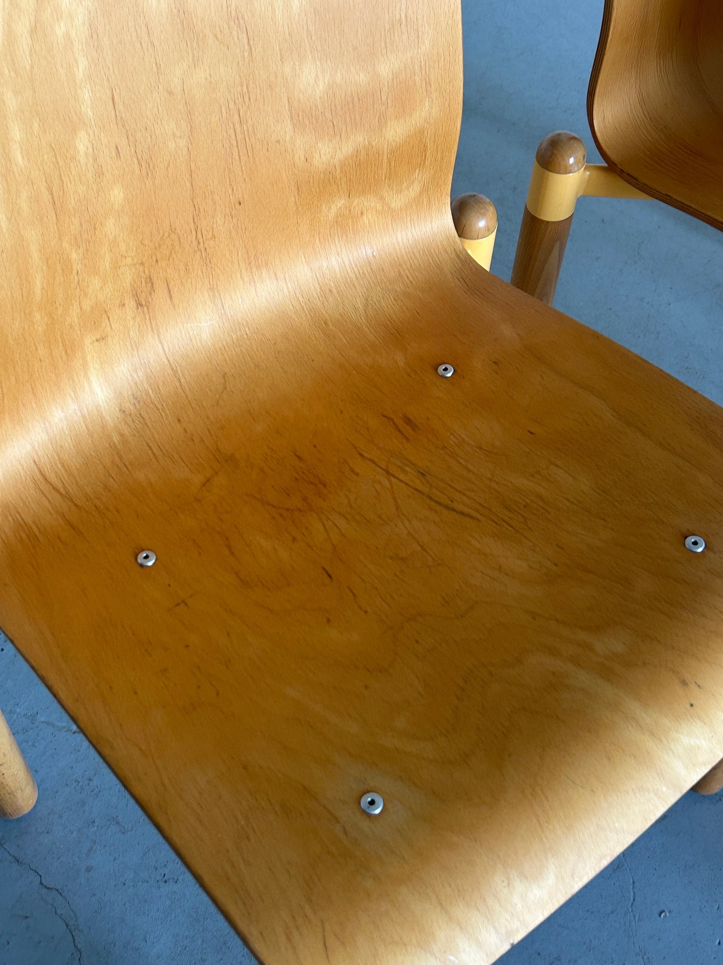 Ensemble de 4 chaises de salle à manger empilables modernes du milieu du siècle en bois courbé et en métal par Braun Lockenhaus, Autriche vintage des années 1990