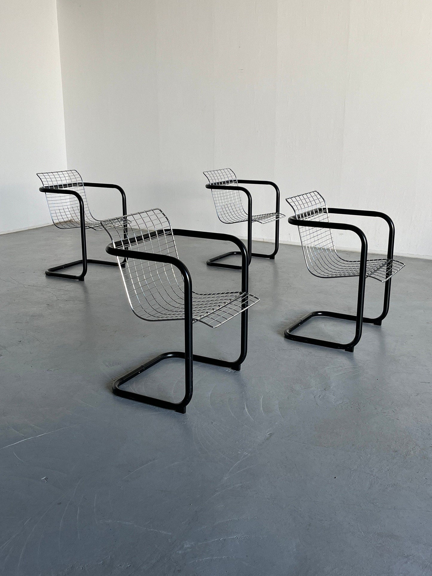 1 of 4 chrome wire club chairs, industrial galvanized tubular metal, Space Age Italy 1980s vintage