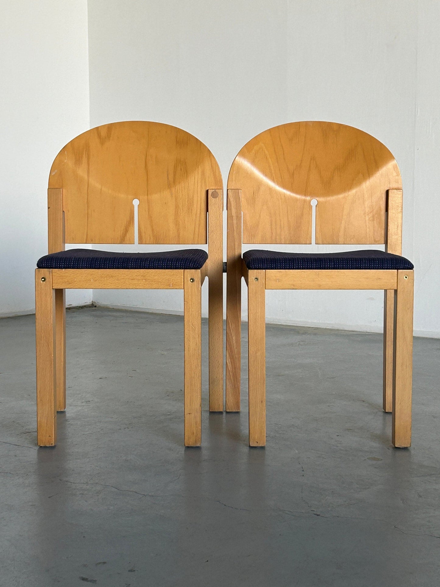 Set of 2 postmodern sculptural stackable wooden dining chairs by Arno Votteler for Bisterfeld and Weiss, Germany 1980 Vintage