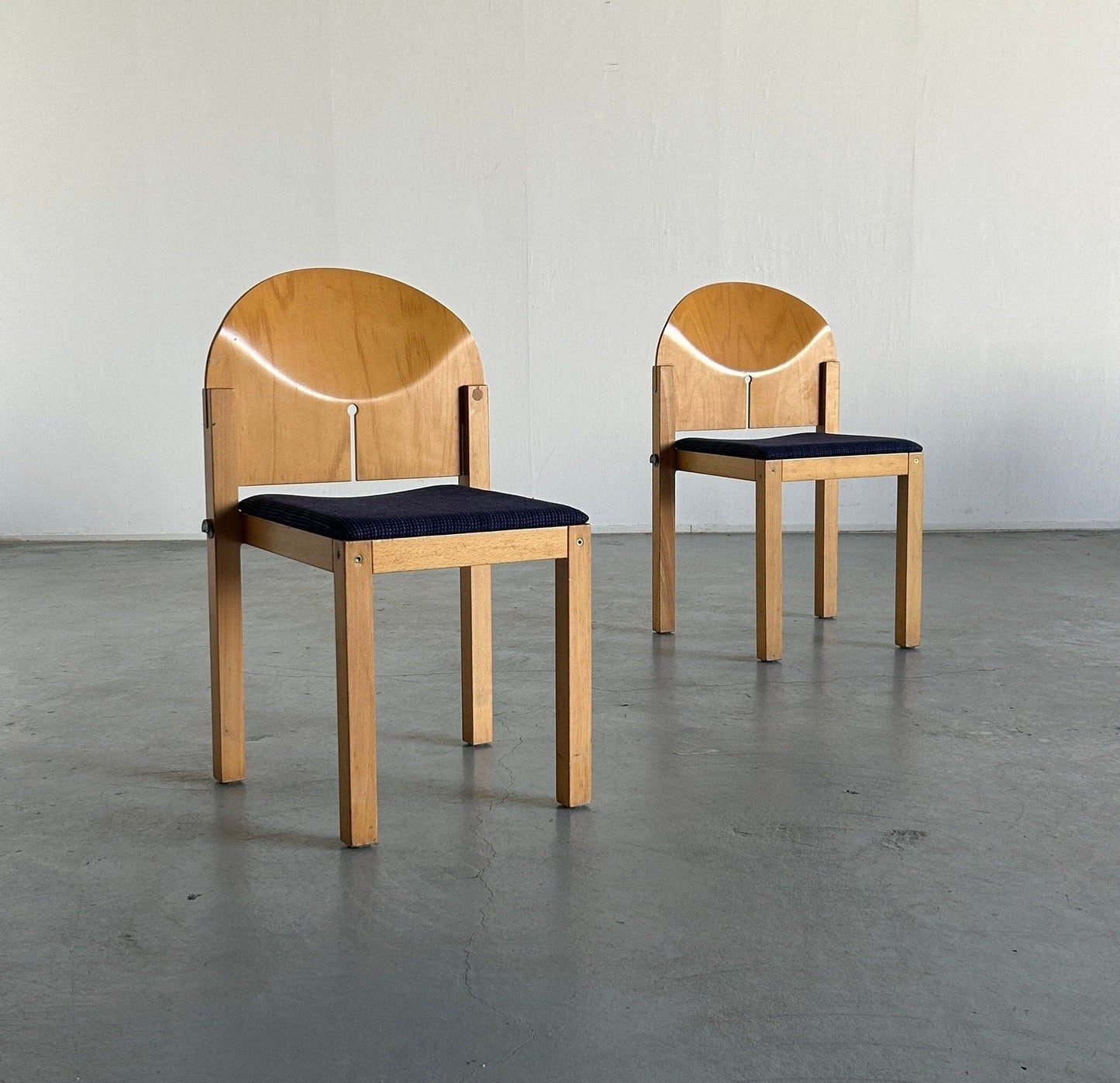 Set of 2 postmodern sculptural stackable wooden dining chairs by Arno Votteler for Bisterfeld and Weiss, Germany 1980 Vintage