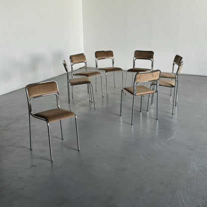 Bauhaus Chrome Tubular Steel et Beige Velvet Chairs / Chaises de salle à manger empilables modernistes italiennes des années 1980 vintage