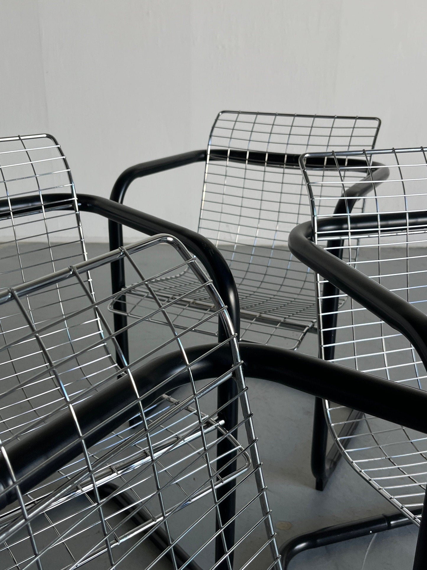 1 of 4 chrome wire club chairs, industrial galvanized tubular metal, Space Age Italy 1980s vintage