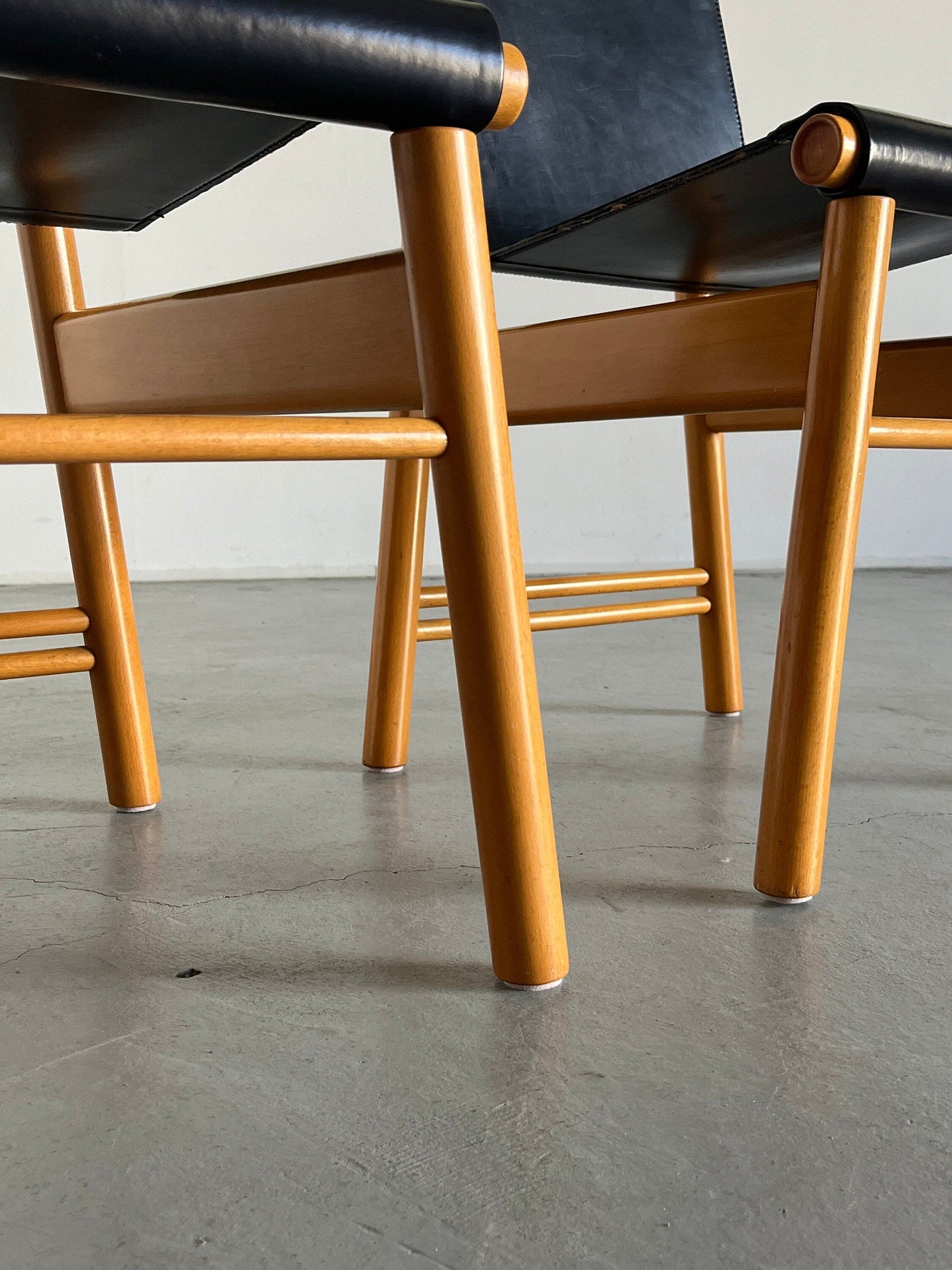 Set of 2 Italian sculptural Mid-Century Modern dining chairs, black leather and wood, Italy 1970s vintage