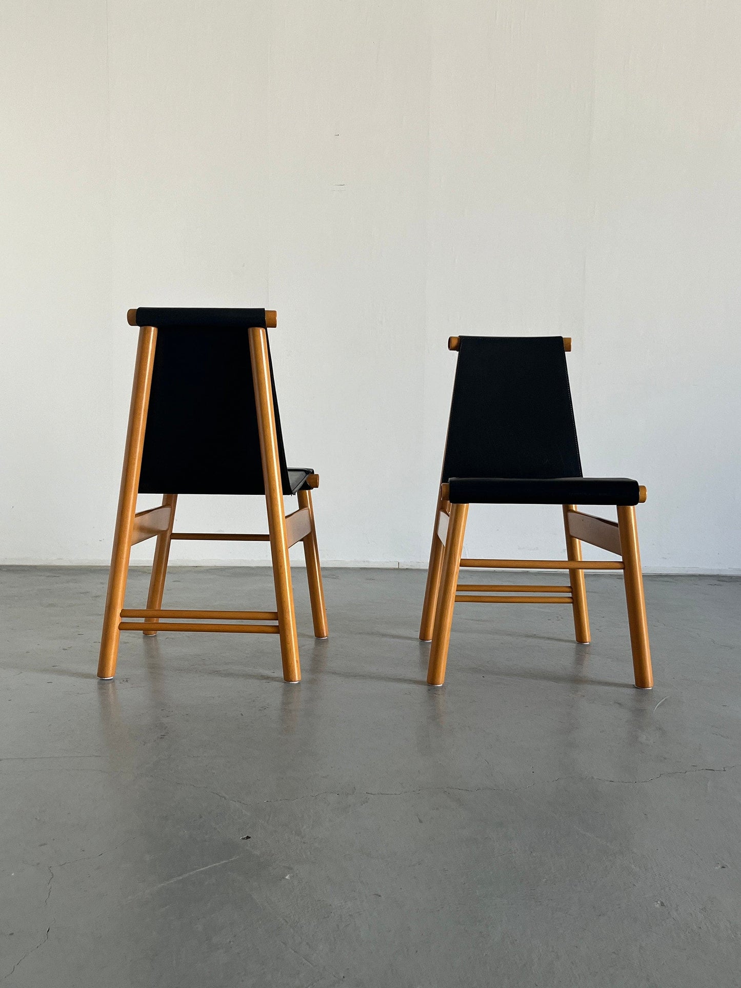 Set of 2 Italian sculptural Mid-Century Modern dining chairs, black leather and wood, Italy 1970s vintage