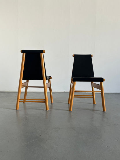 Ensemble de 2 chaises à manger sculpturales italiennes modernes du milieu du siècle, cuir noir et bois, Italie vintage des années 1970