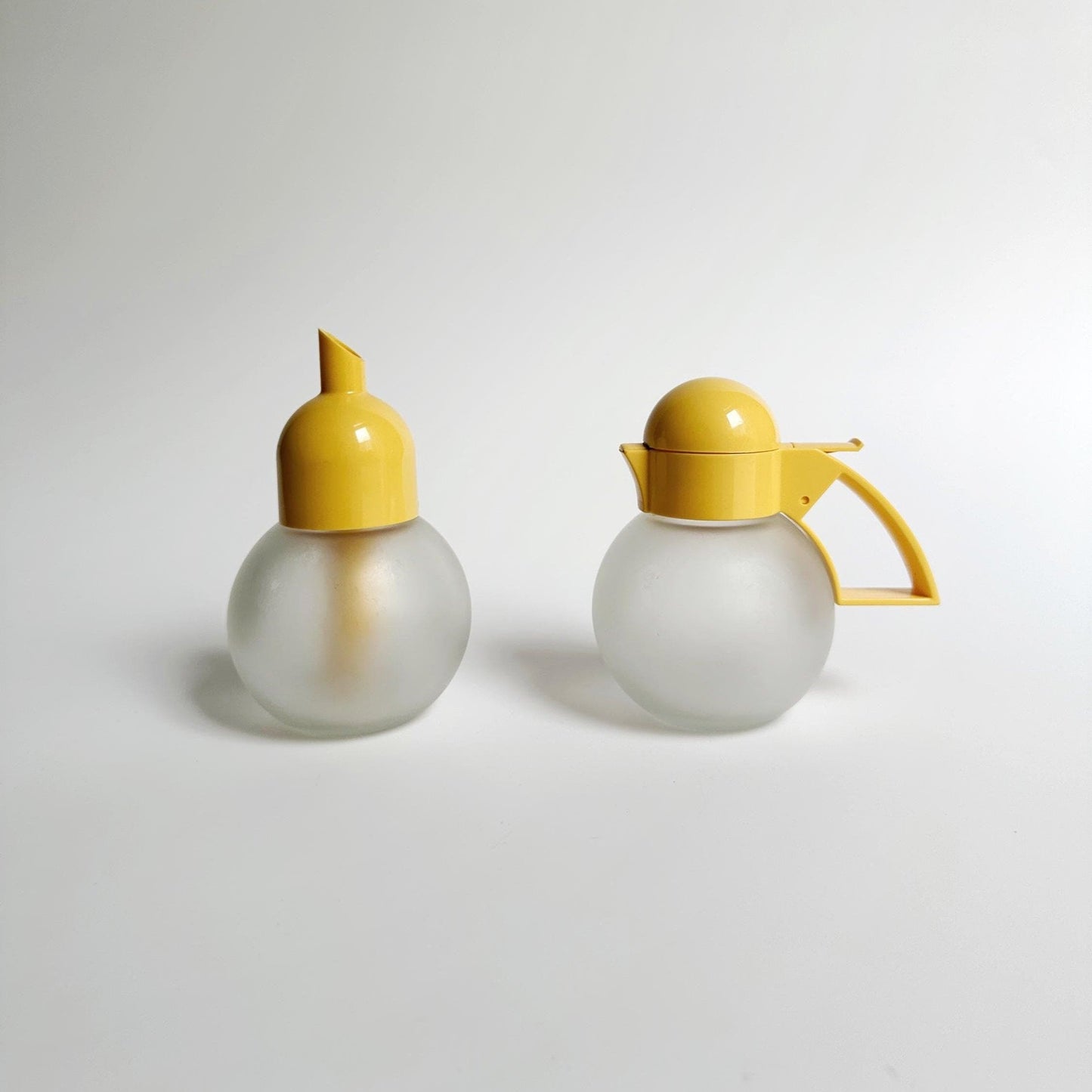 Stoha Postmodern Sugar Shaker Milk Jug Memphis Milano Allemagne années 90 Pastel Yellow Chicken vintage des années 80