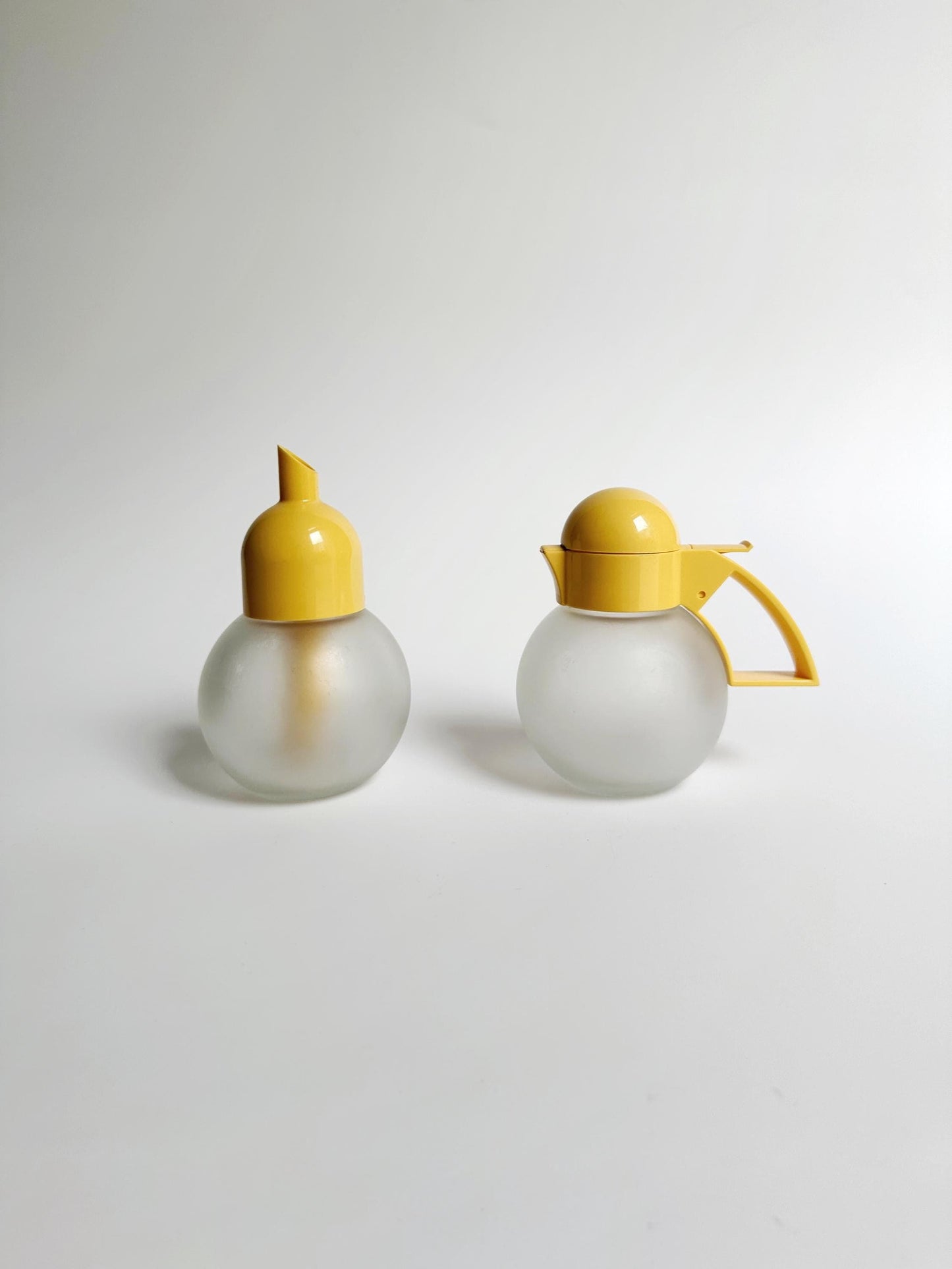 Stoha Postmodern Sugar Shaker Milk Jug Memphis Milano Allemagne années 90 Pastel Yellow Chicken vintage des années 80